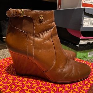 Beautiful TB wedge boots Sz 9